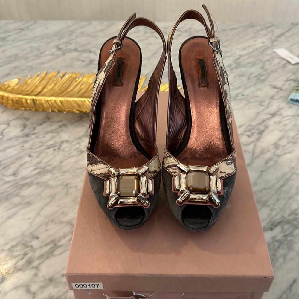 Miu miu donna suede buckle heel